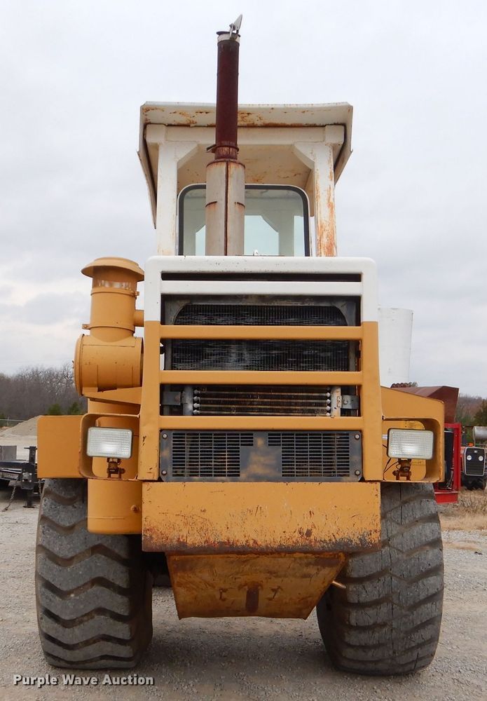 image for item FA9907 International elevating scraper