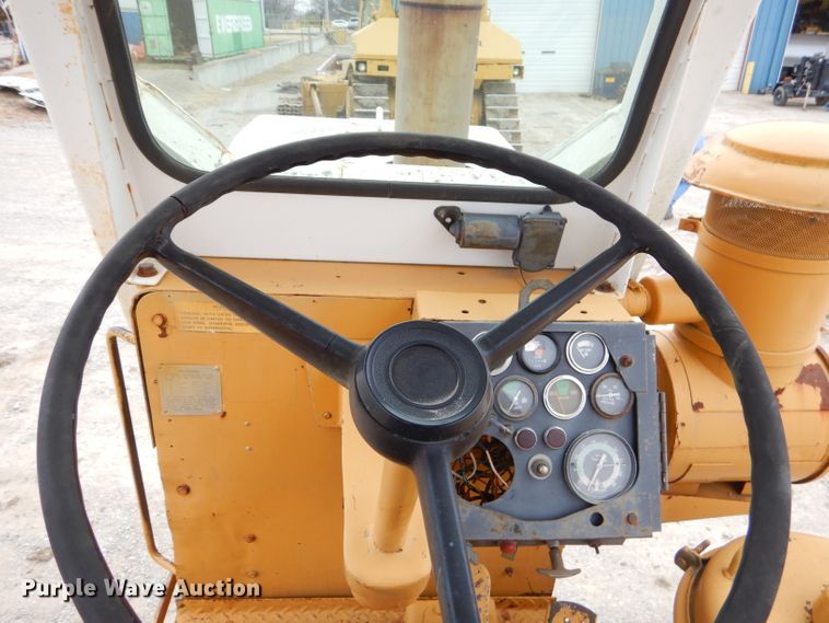 image for item FA9907 International elevating scraper