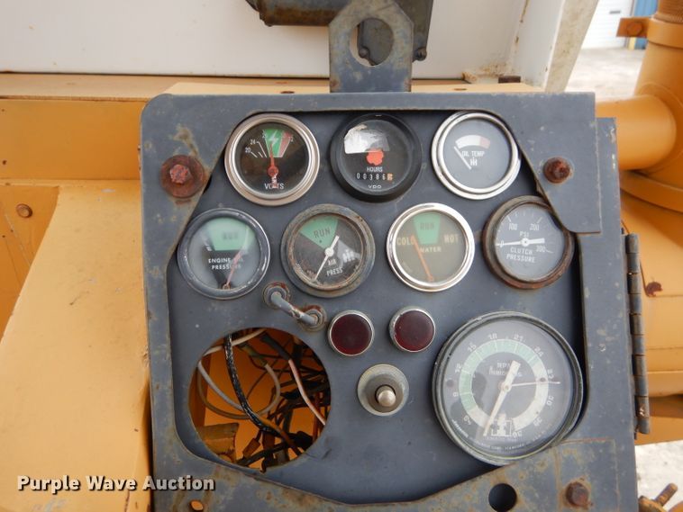 image for item FA9907 International elevating scraper