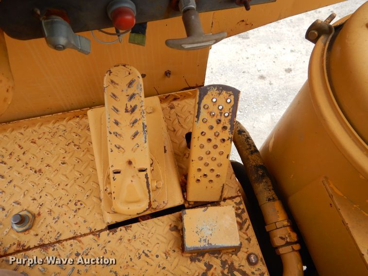 image for item FA9907 International elevating scraper