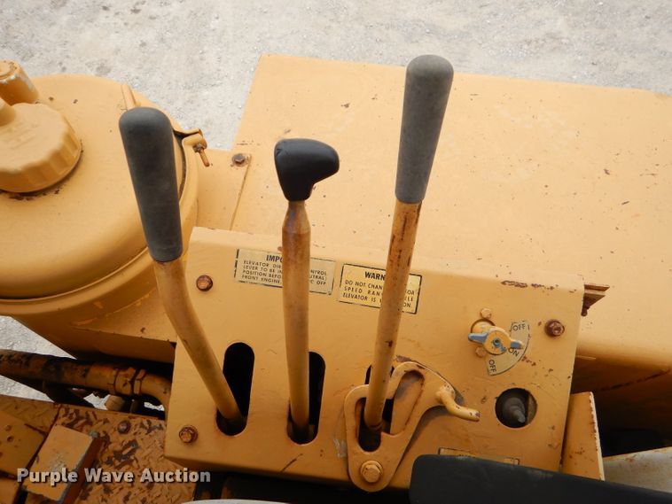 image for item FA9907 International elevating scraper