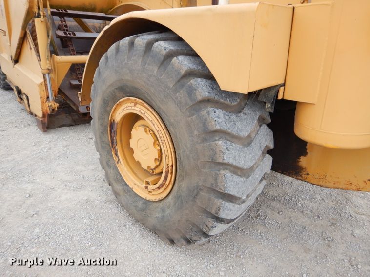 image for item FA9907 International elevating scraper