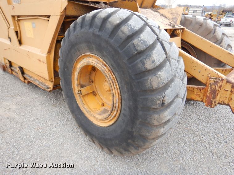 image for item FA9907 International elevating scraper