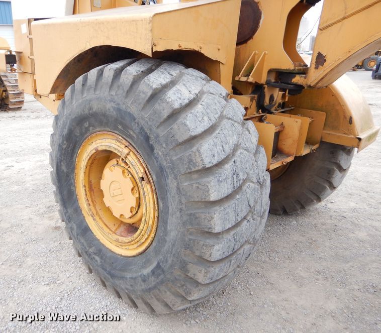 image for item FA9907 International elevating scraper