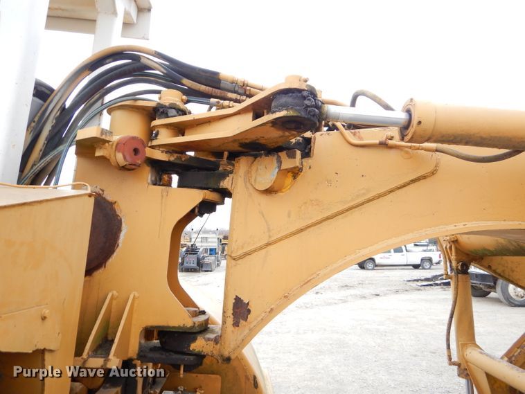 image for item FA9907 International elevating scraper