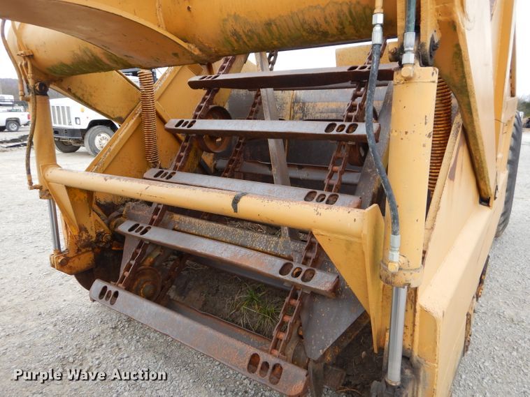 image for item FA9907 International elevating scraper