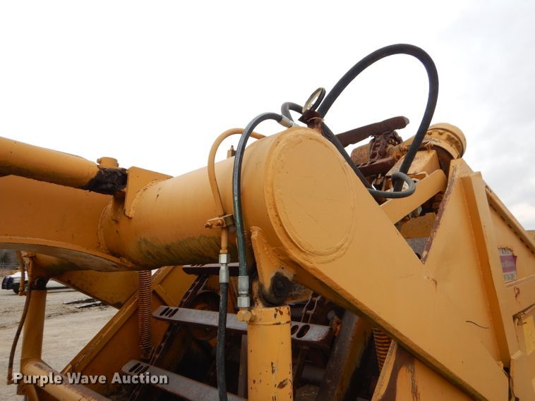 image for item FA9907 International elevating scraper