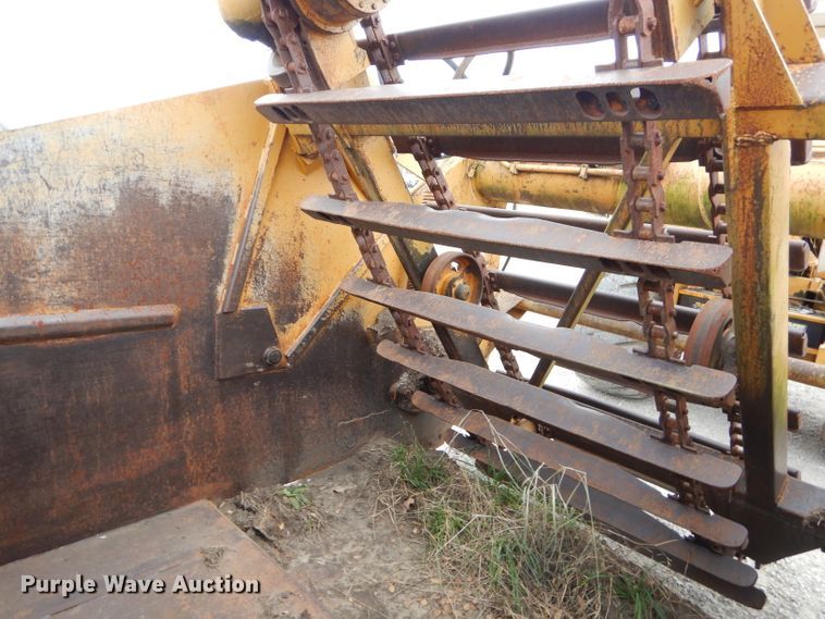 image for item FA9907 International elevating scraper