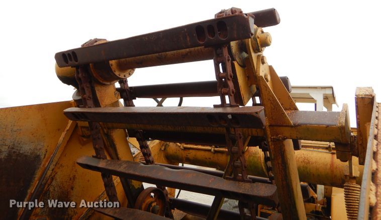 image for item FA9907 International elevating scraper