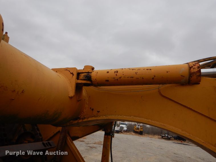 image for item FA9907 International elevating scraper