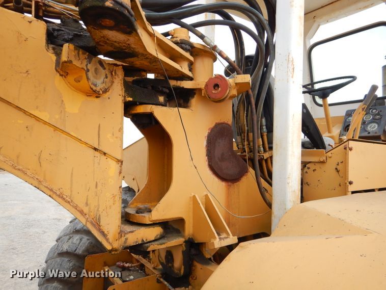 image for item FA9907 International elevating scraper