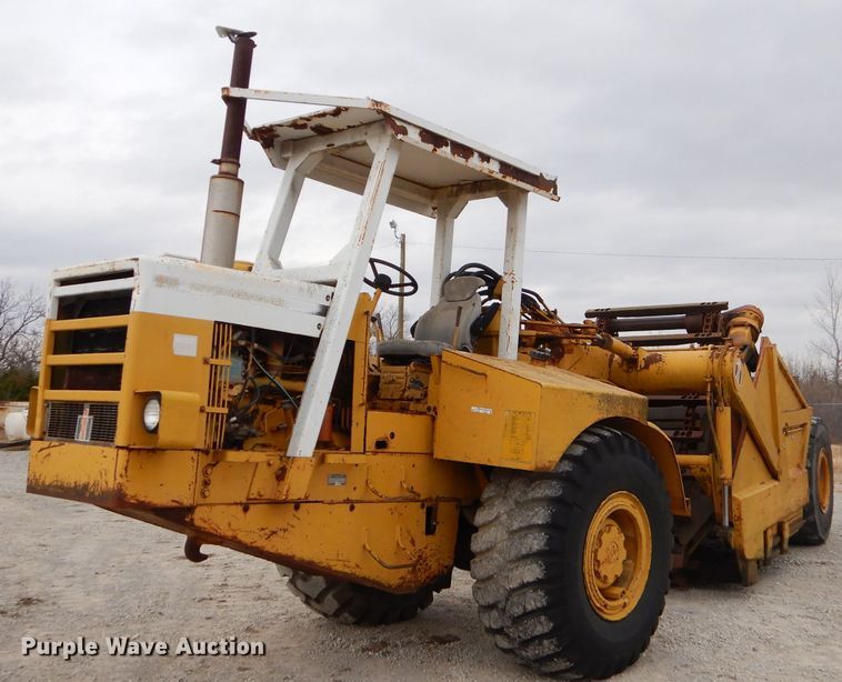 image for item FA9908 1982 International 412B elevating scraper