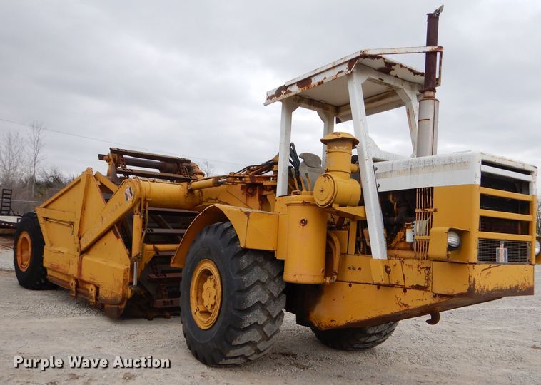 image for item FA9908 1982 International 412B elevating scraper