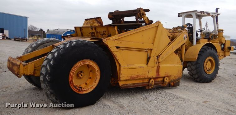 image for item FA9908 1982 International 412B elevating scraper