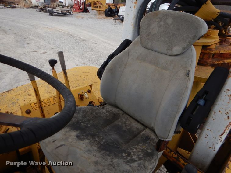 image for item FA9908 1982 International 412B elevating scraper