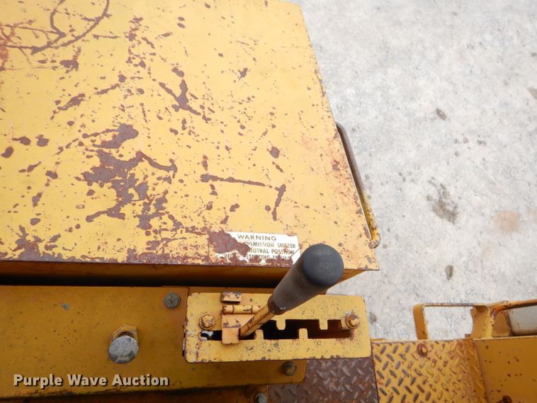 image for item FA9908 1982 International 412B elevating scraper