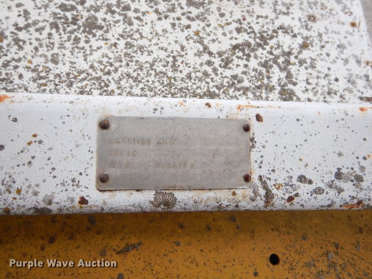 image for item FA9908 1982 International 412B elevating scraper