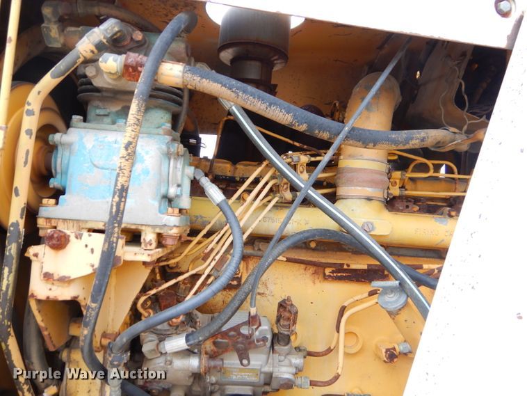 image for item FA9908 1982 International 412B elevating scraper