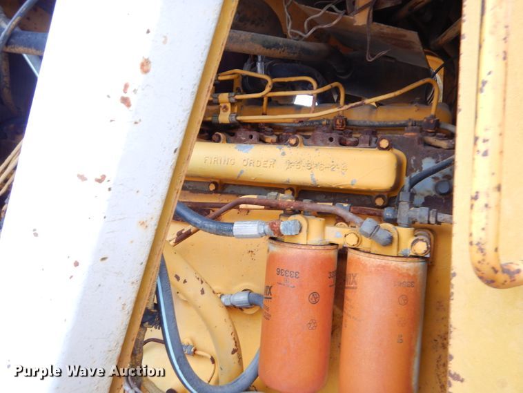 image for item FA9908 1982 International 412B elevating scraper