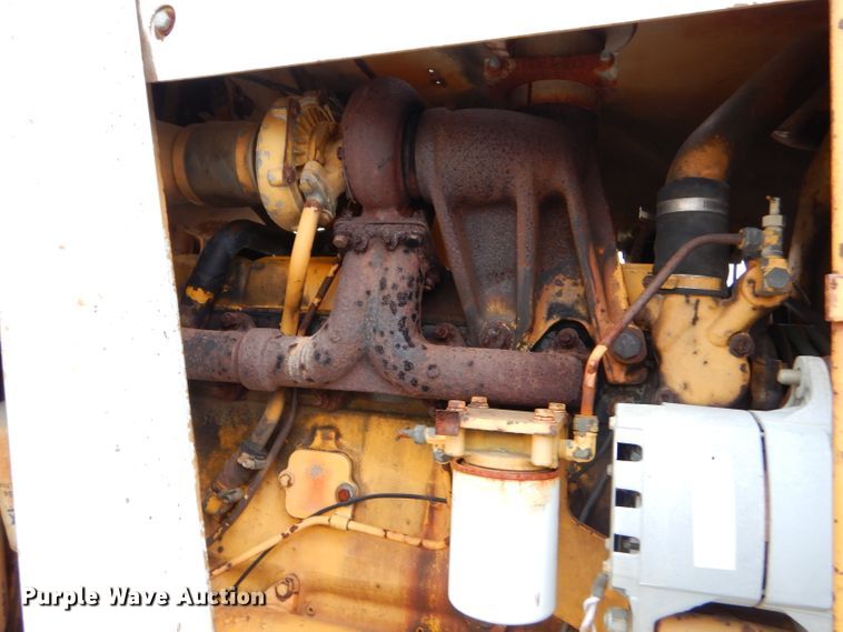 image for item FA9908 1982 International 412B elevating scraper