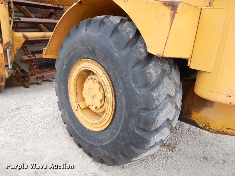 image for item FA9908 1982 International 412B elevating scraper