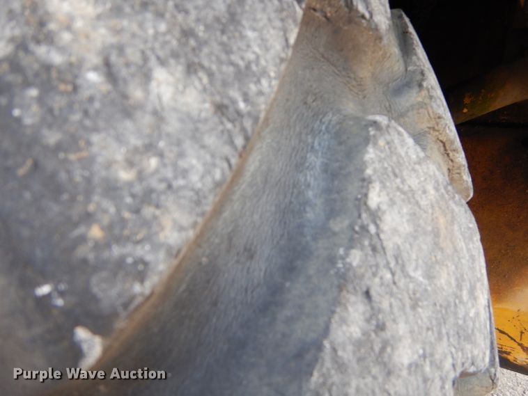 image for item FA9908 1982 International 412B elevating scraper