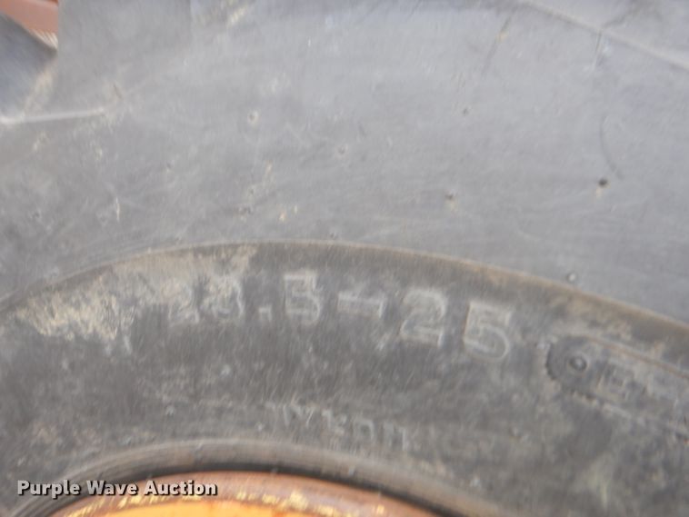 image for item FA9908 1982 International 412B elevating scraper