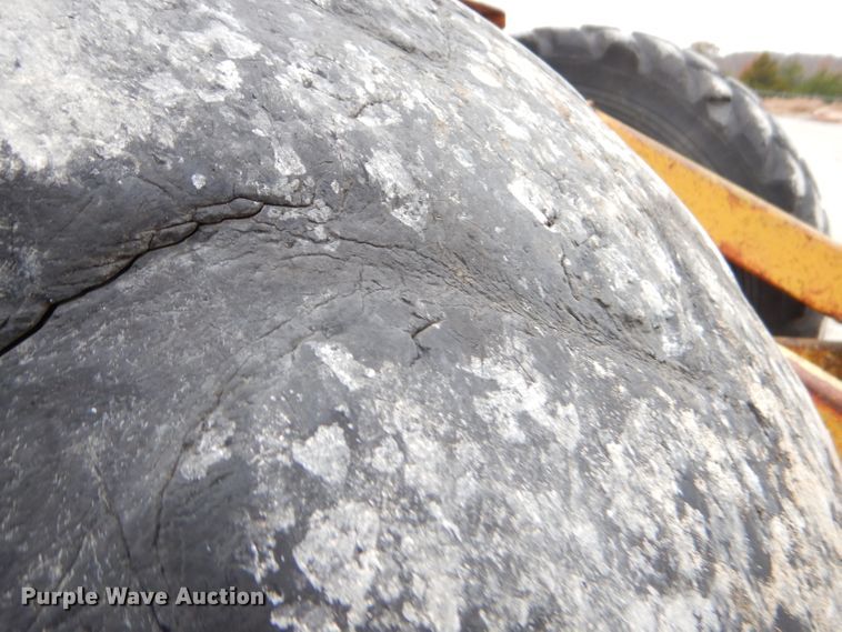 image for item FA9908 1982 International 412B elevating scraper