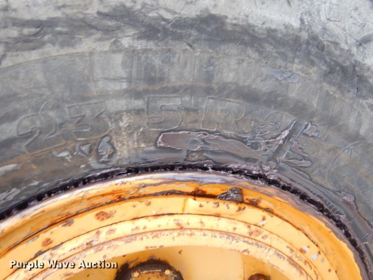 image for item FA9908 1982 International 412B elevating scraper