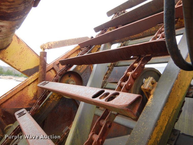 image for item FA9908 1982 International 412B elevating scraper