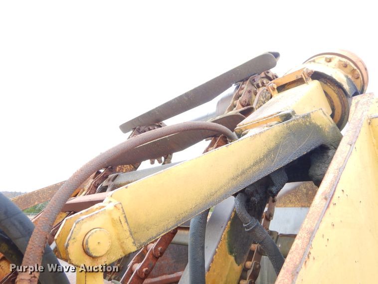 image for item FA9908 1982 International 412B elevating scraper