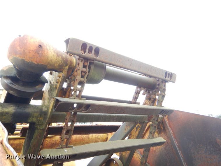 image for item FA9908 1982 International 412B elevating scraper