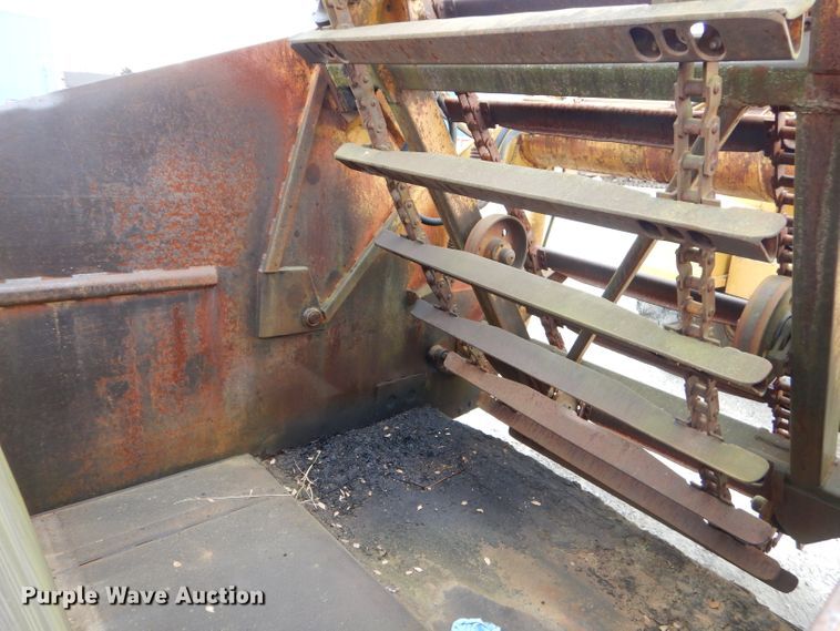 image for item FA9908 1982 International 412B elevating scraper