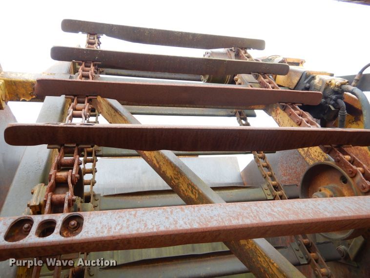 image for item FA9908 1982 International 412B elevating scraper