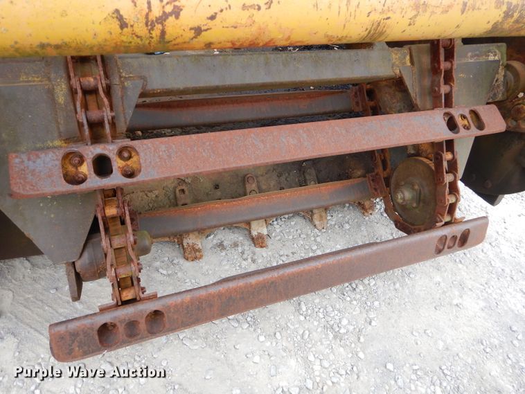 image for item FA9908 1982 International 412B elevating scraper