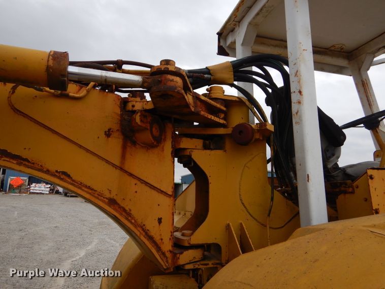 image for item FA9908 1982 International 412B elevating scraper