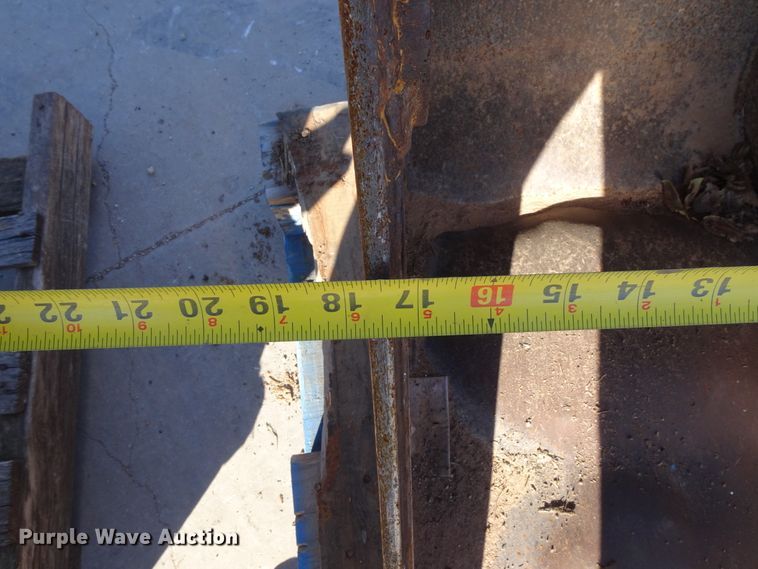 image for item GC9112 (3) 18"W excavator buckets