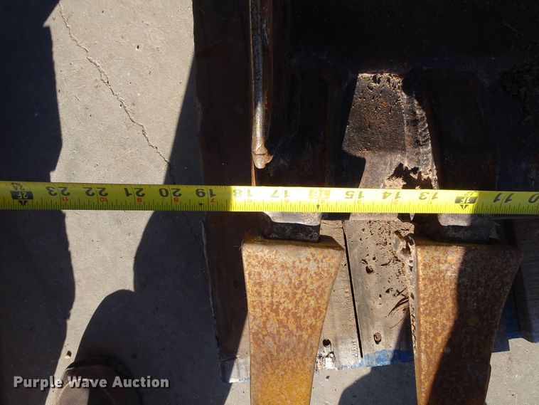 image for item GC9112 (3) 18"W excavator buckets