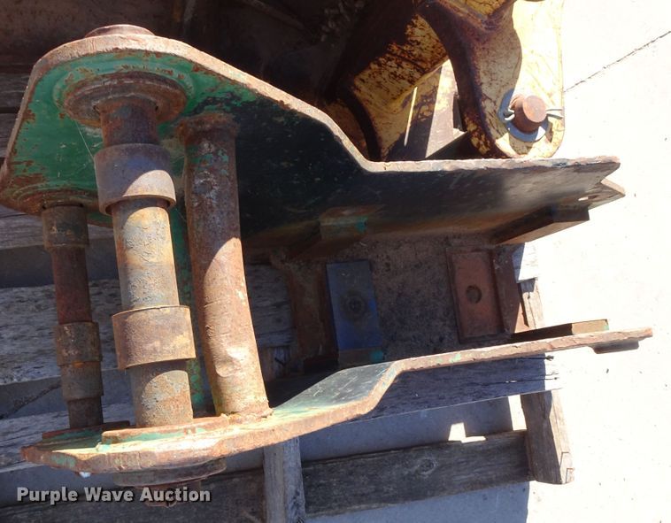 image for item GC9112 (3) 18"W excavator buckets