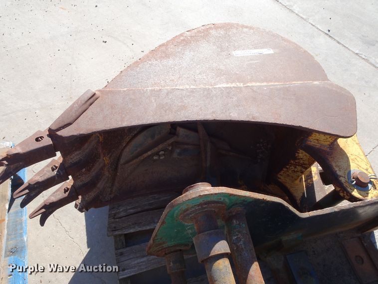 image for item GC9112 (3) 18"W excavator buckets
