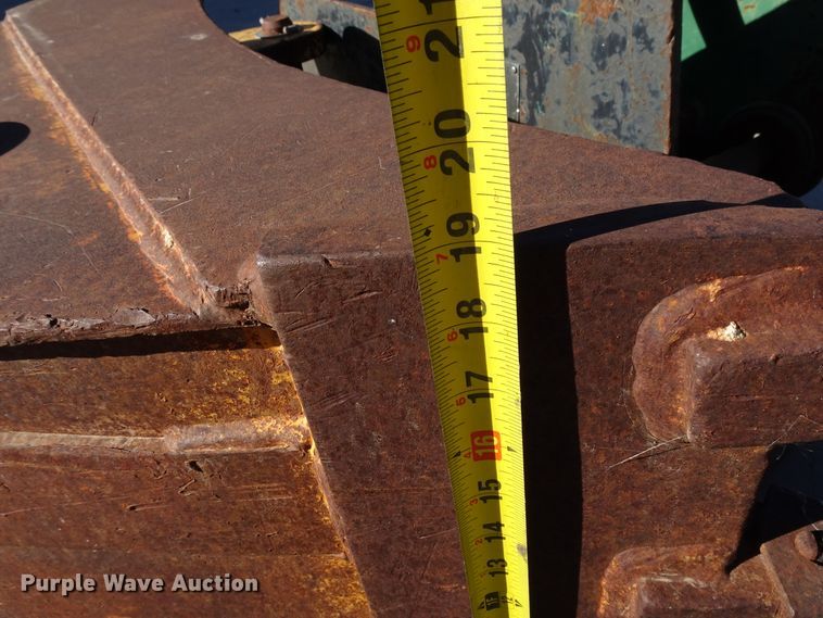 image for item GC9112 (3) 18"W excavator buckets