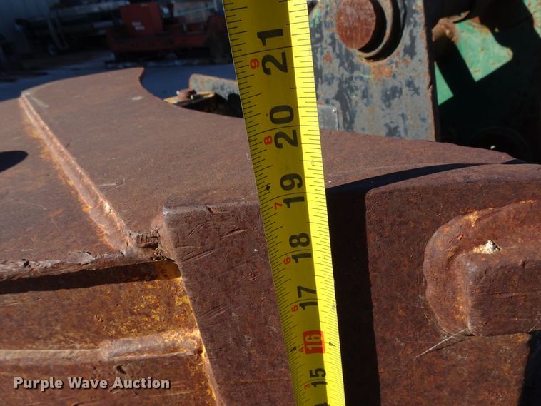 image for item GC9112 (3) 18"W excavator buckets