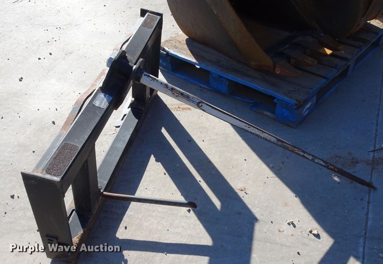 image for item GC9112 (3) 18"W excavator buckets