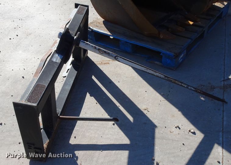 image for item GC9112 (3) 18"W excavator buckets