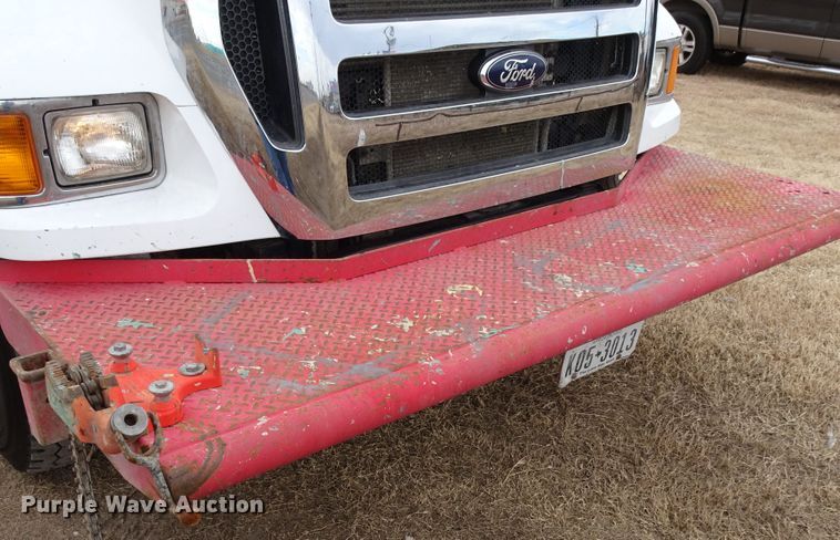 image for item GC9120 2015 Ford F650 Super Duty winch truck