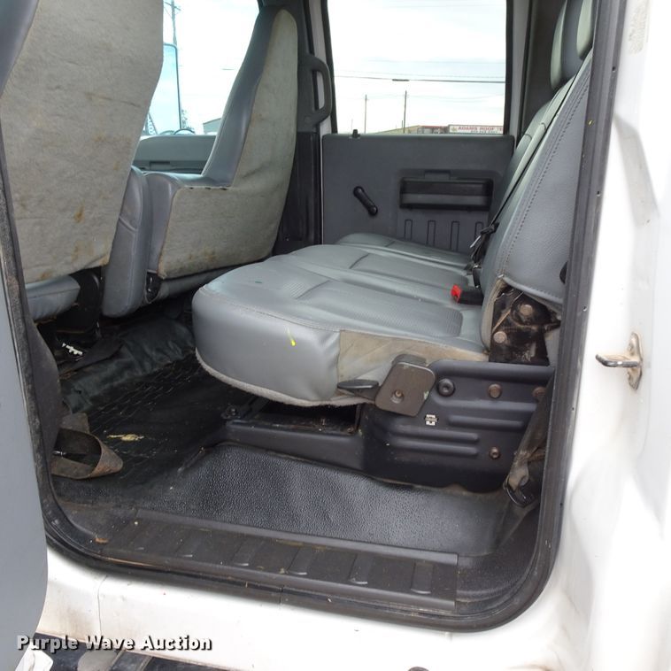 image for item GC9120 2015 Ford F650 Super Duty winch truck