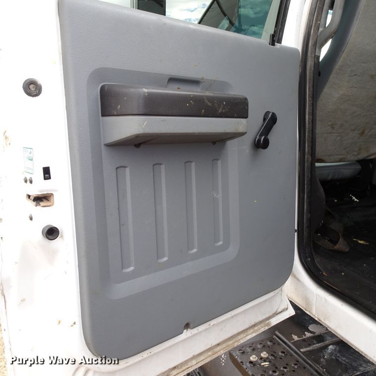 image for item GC9120 2015 Ford F650 Super Duty winch truck