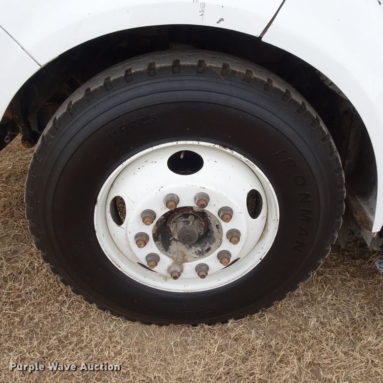 image for item GC9120 2015 Ford F650 Super Duty winch truck