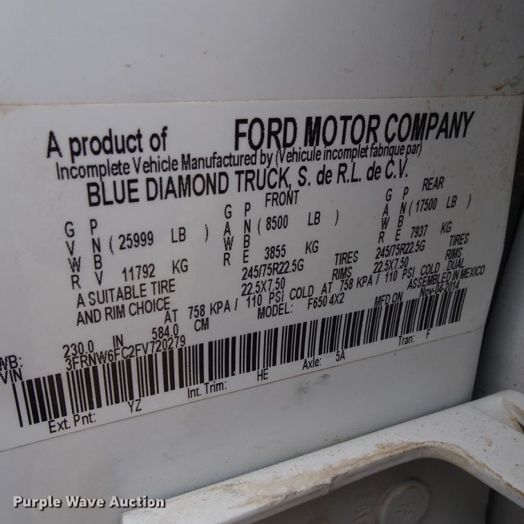 image for item GC9120 2015 Ford F650 Super Duty winch truck