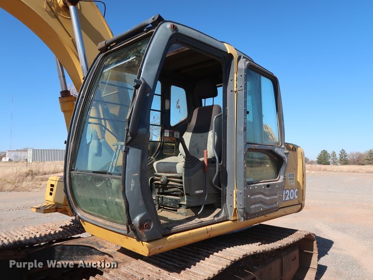 image for item GD9869 2005 John Deere 120C excavator
